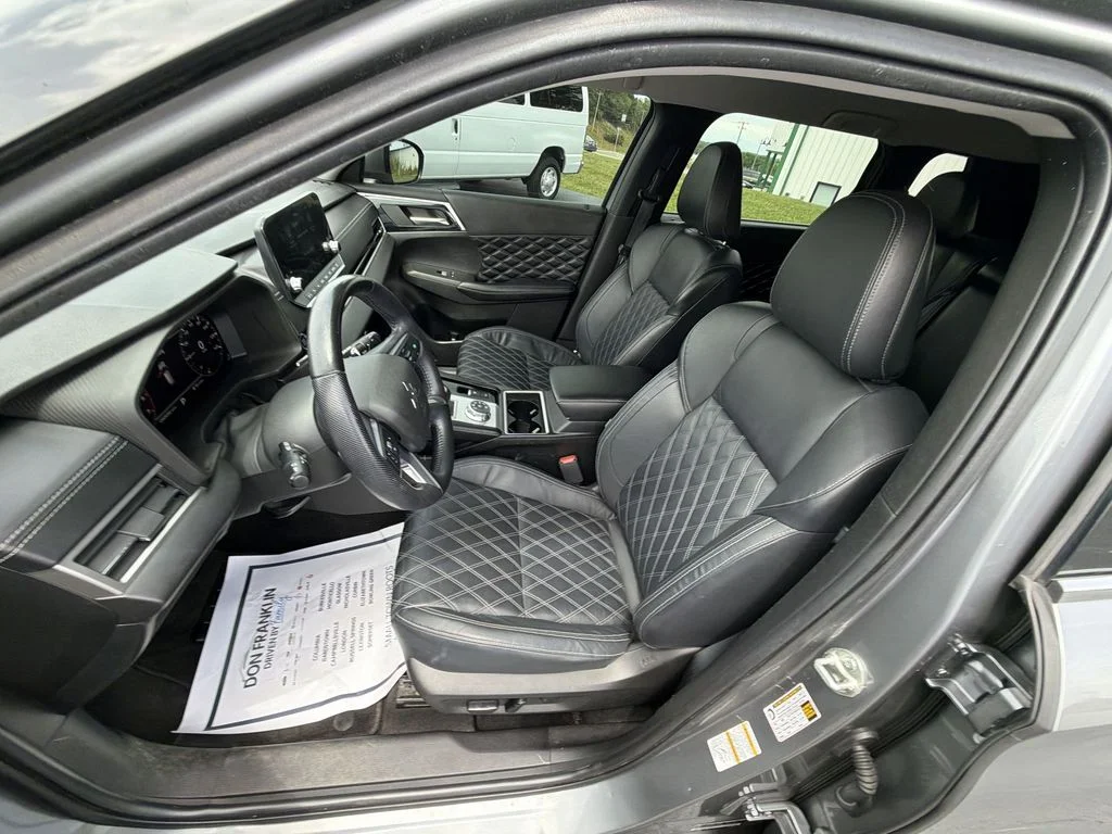 Used 2022 Gray Mitsubishi SEL image 17
