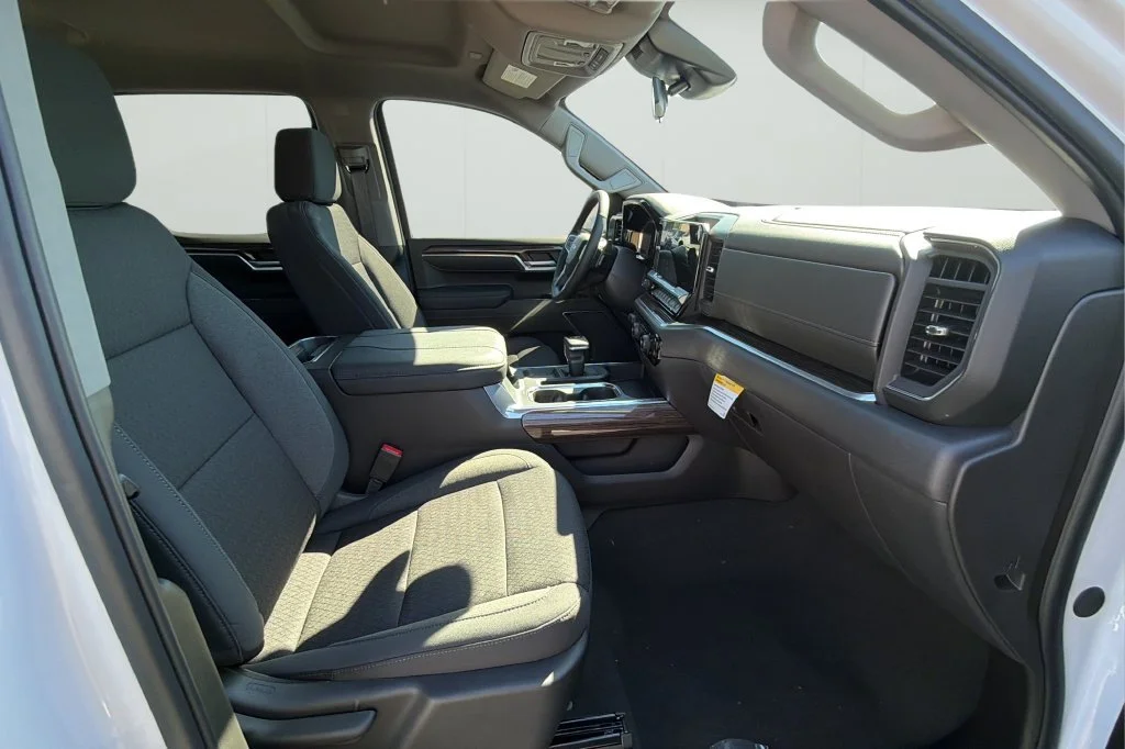 New 2026 Summit White Chevrolet LT Trail Boss image 15