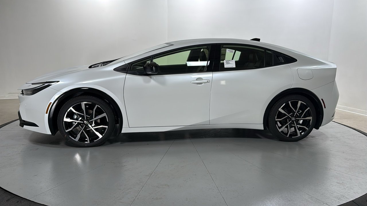 New 2027 Wind Chill Pearl <sup>1</sup> Toyota  XSE image 8
