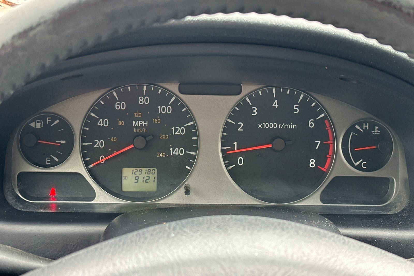 Used 2006 Yellow Nissan SE-R image 24