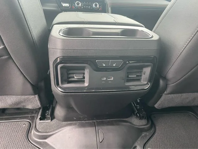 Used 2025 White GMC AT4 image 34