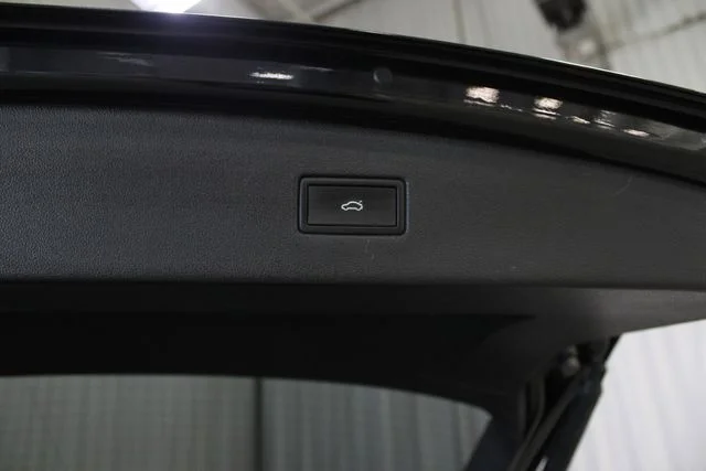 Used 2022  Volkswagen 2.0T SEL R-Line image 35