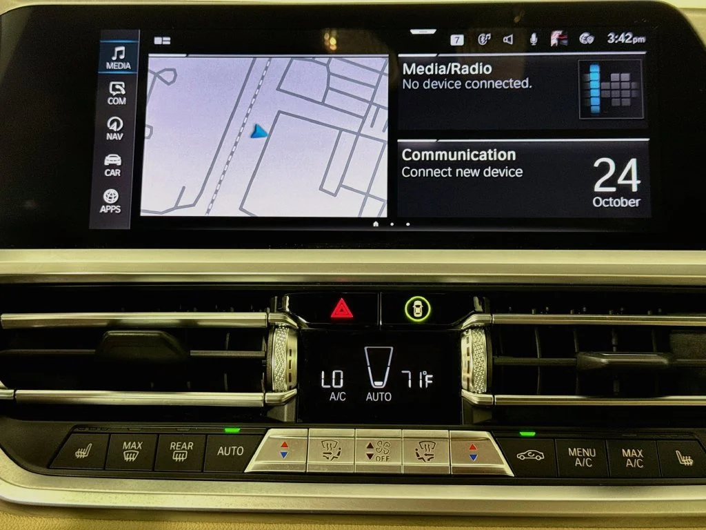 Used 2021 Black BMW 330e xDrive image 18