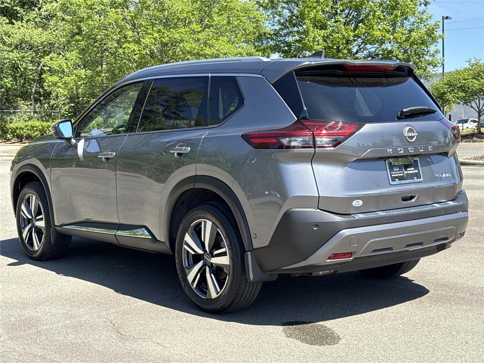 Used 2023 Gun Metallic Nissan SL image 26