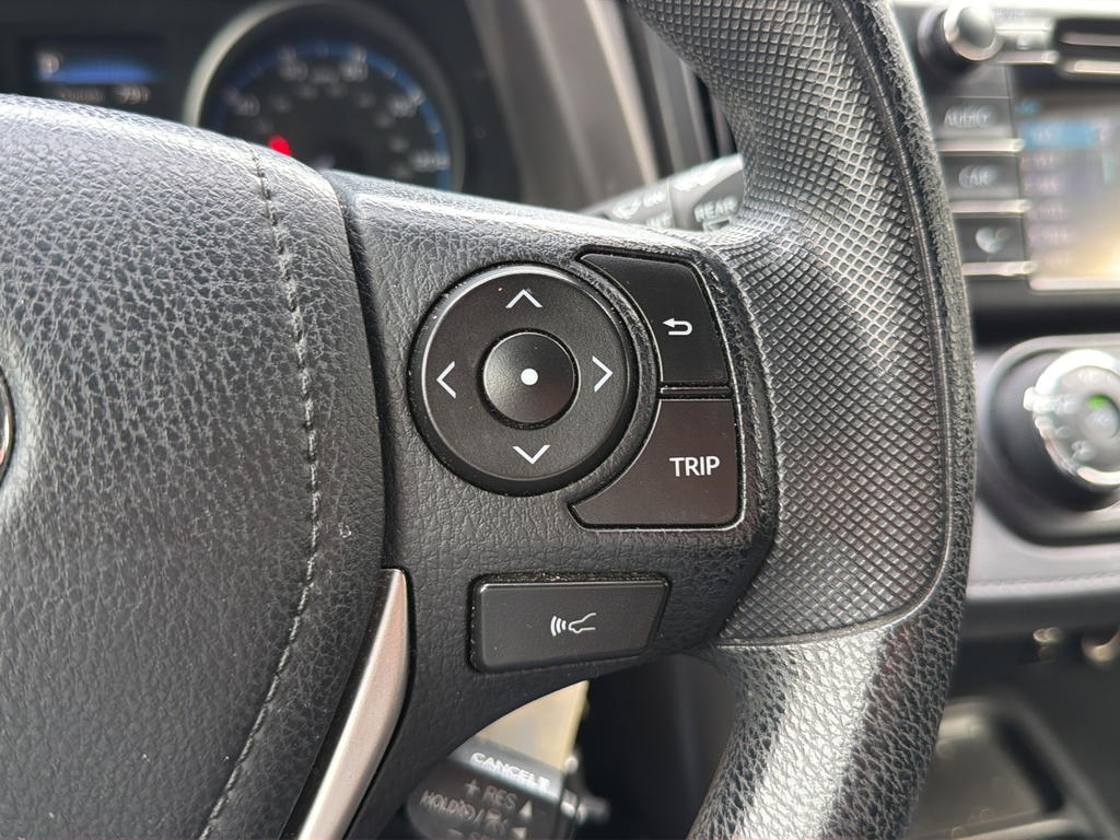 Used 2018 Silver Toyota LE image 17