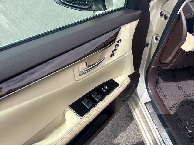 Used 2018 Beige Lexus 350 image 11
