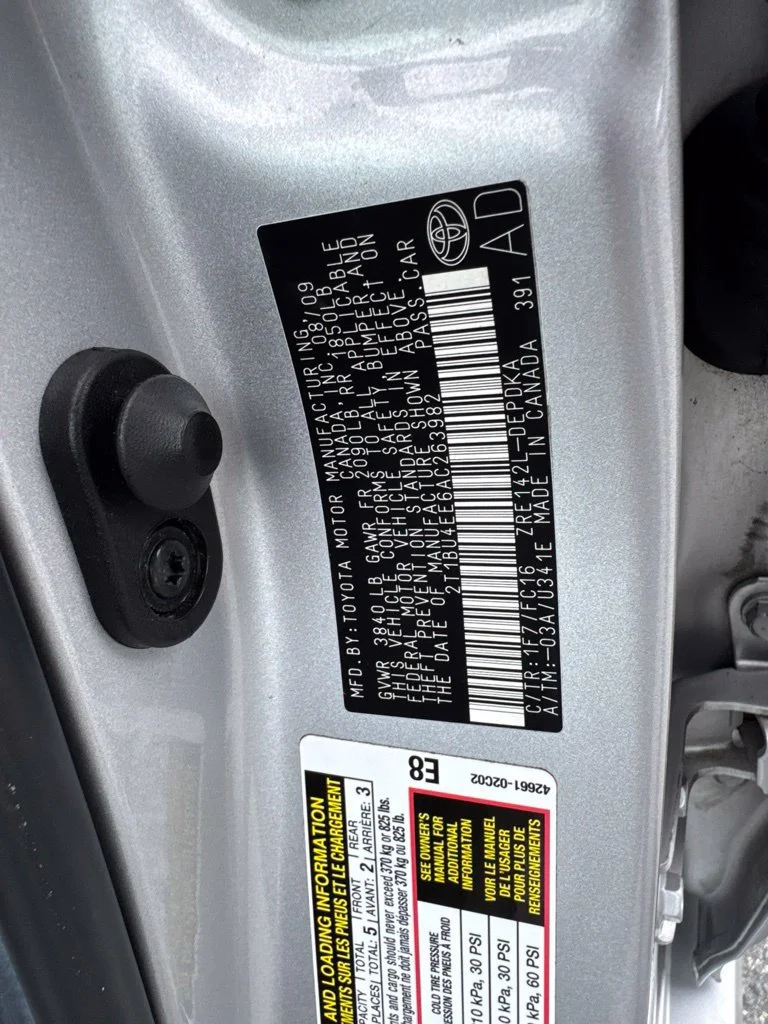 Used 2010 Silver Toyota LE image 18