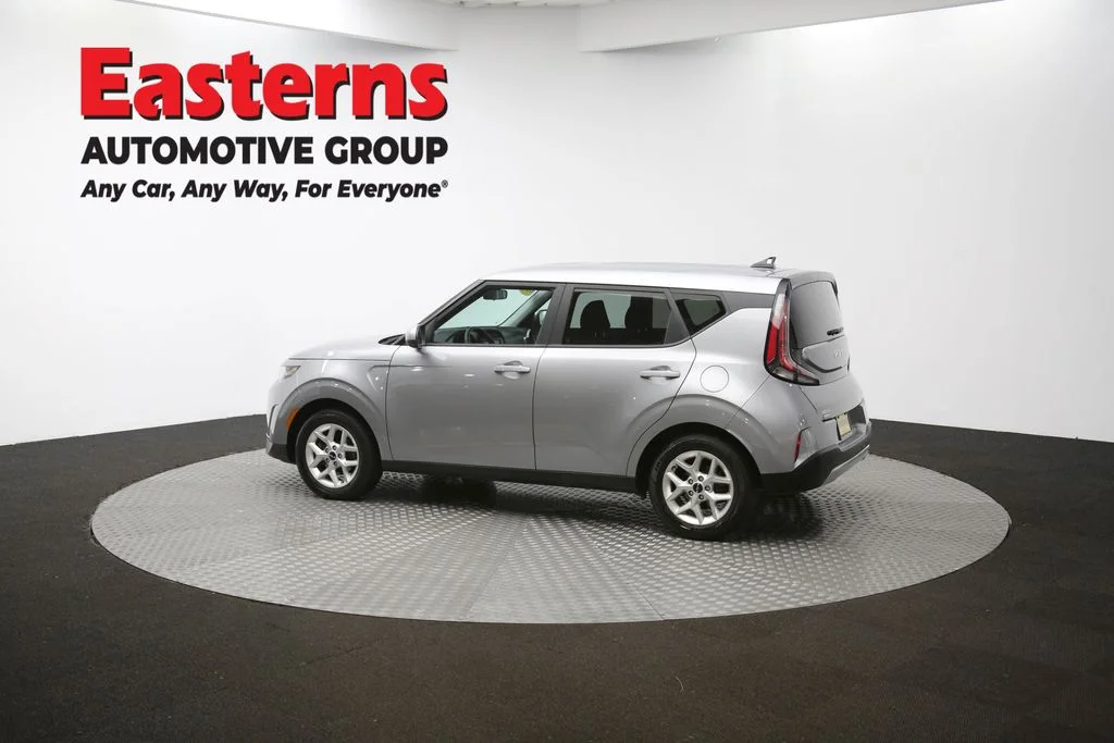 Used 2023  Kia LX image 60
