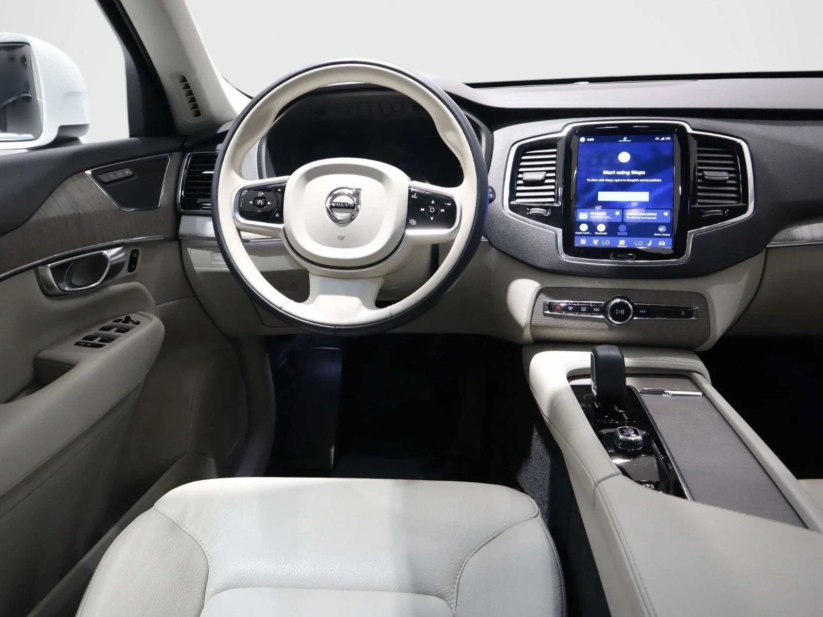 Used 2025 White Volvo Plus image 16