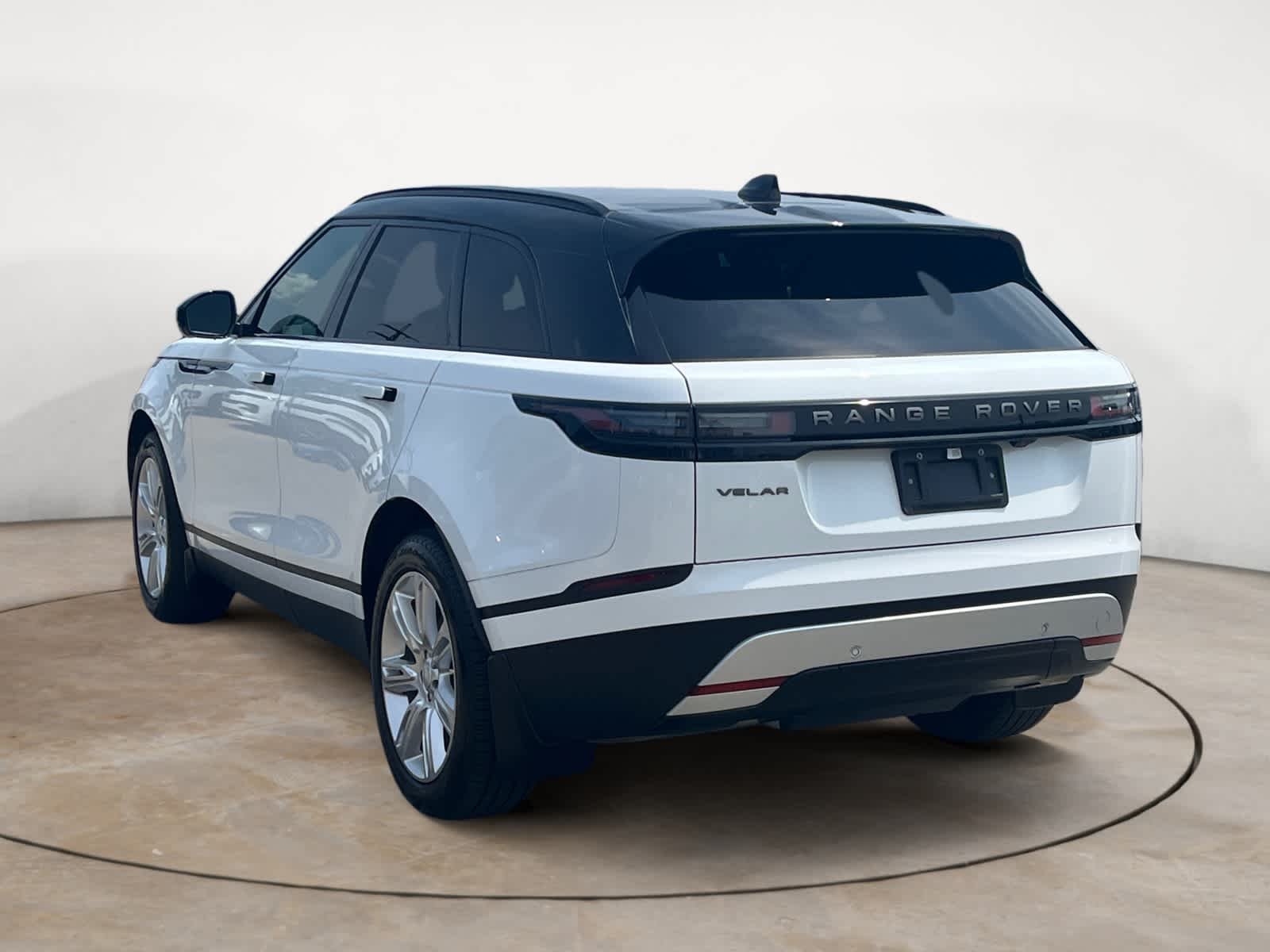 Certified Used 2026 Fuji White Land Rover S image 3