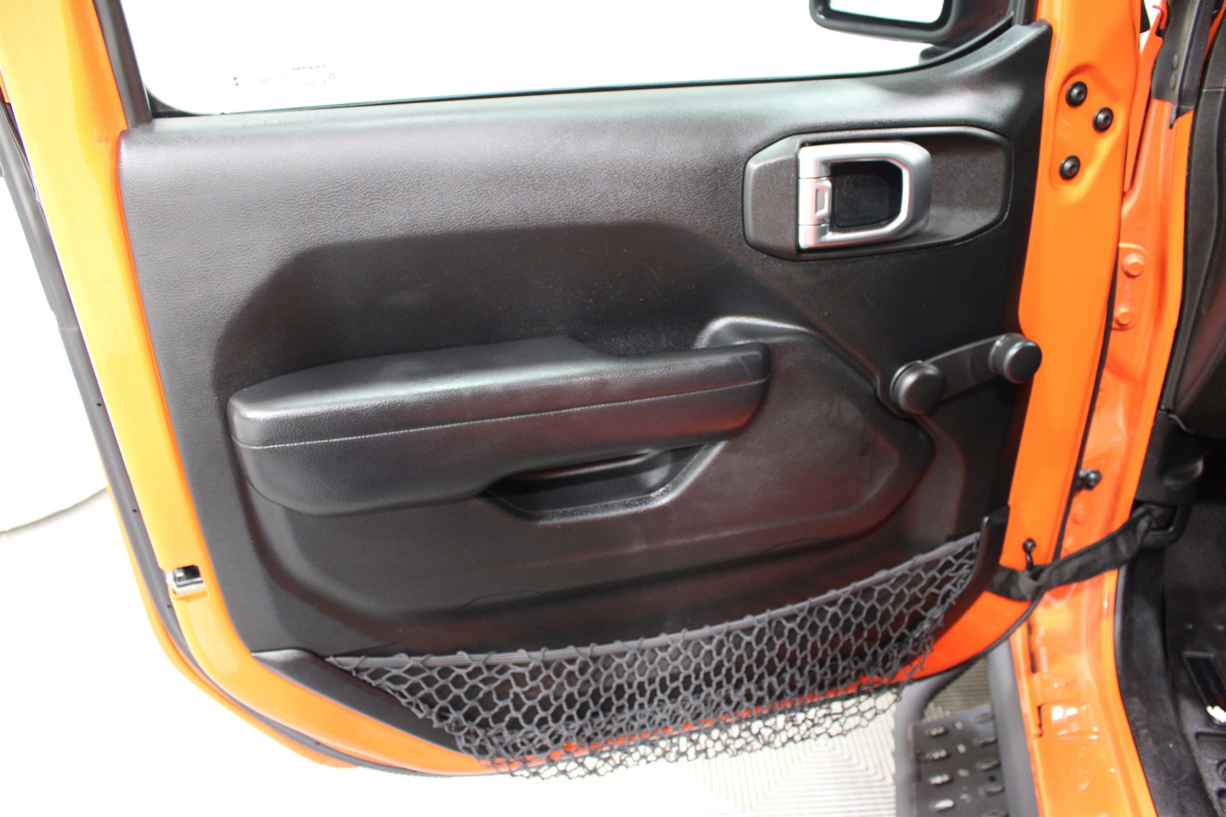 Used 2018 Punkn Metallic Clearcoat Jeep Sport image 4