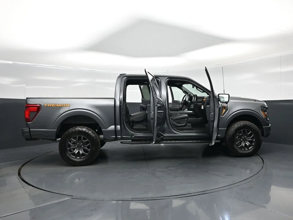 New 2026 Gray Ford Tremor image 4