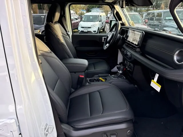 New 2026 Bright White Clear-Coat Exterior Paint Jeep Sahara image 9