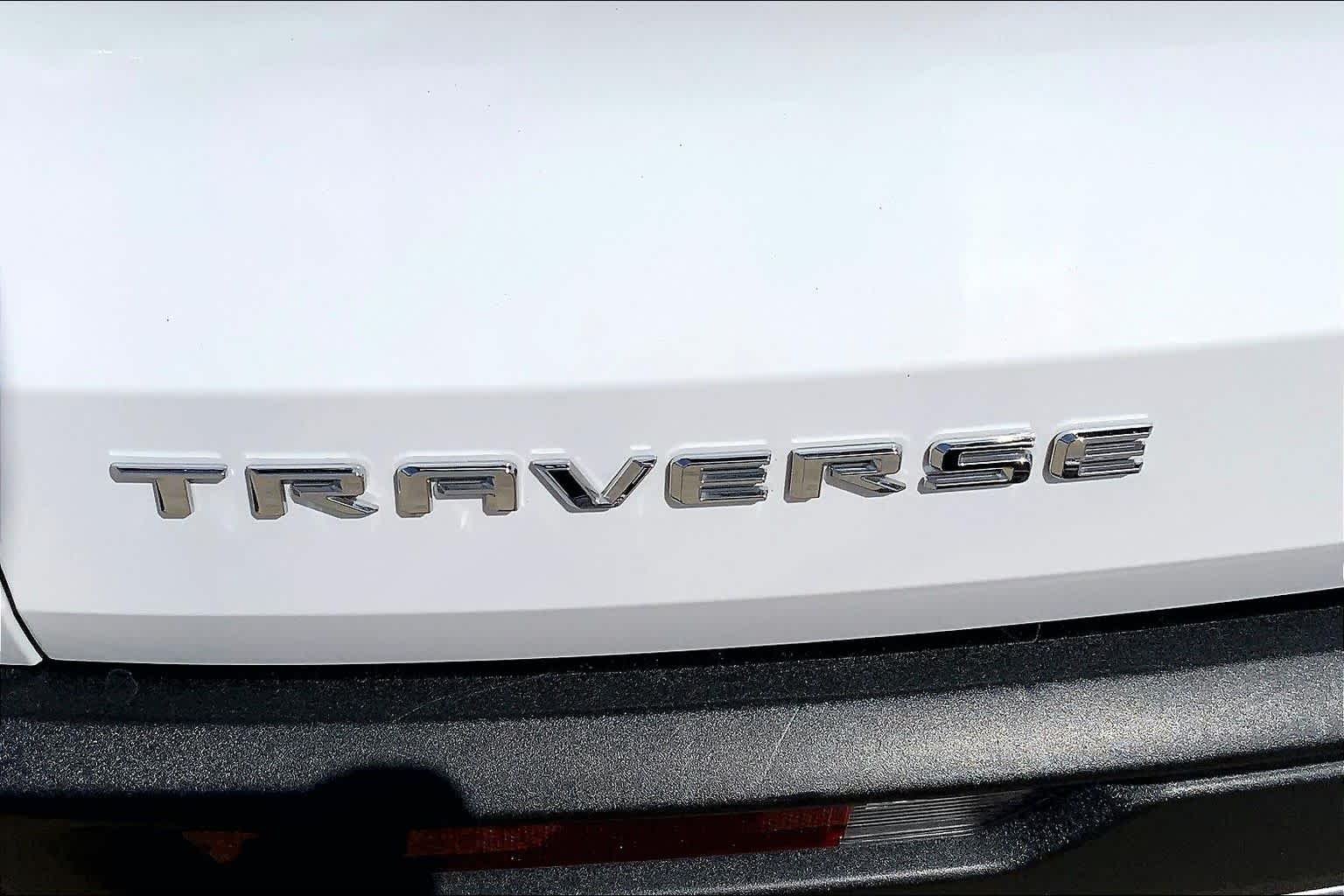 Used 2025 Summit White Chevrolet FWD LT image 10