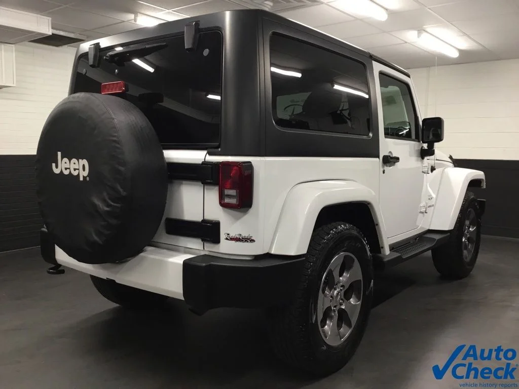 Used 2016 White Jeep Sahara image 10