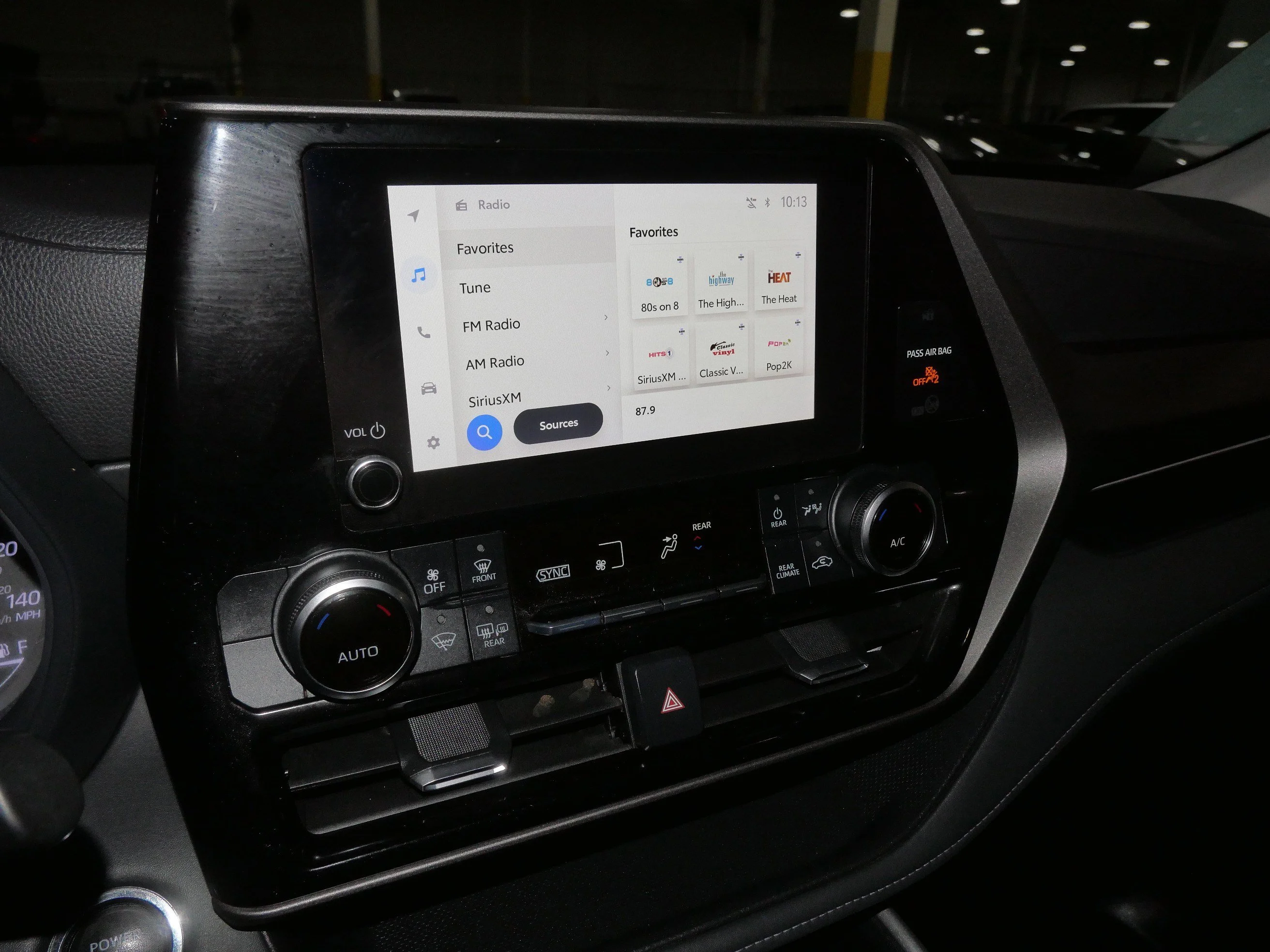 2023 Toyota Highlander LE - Photo 23