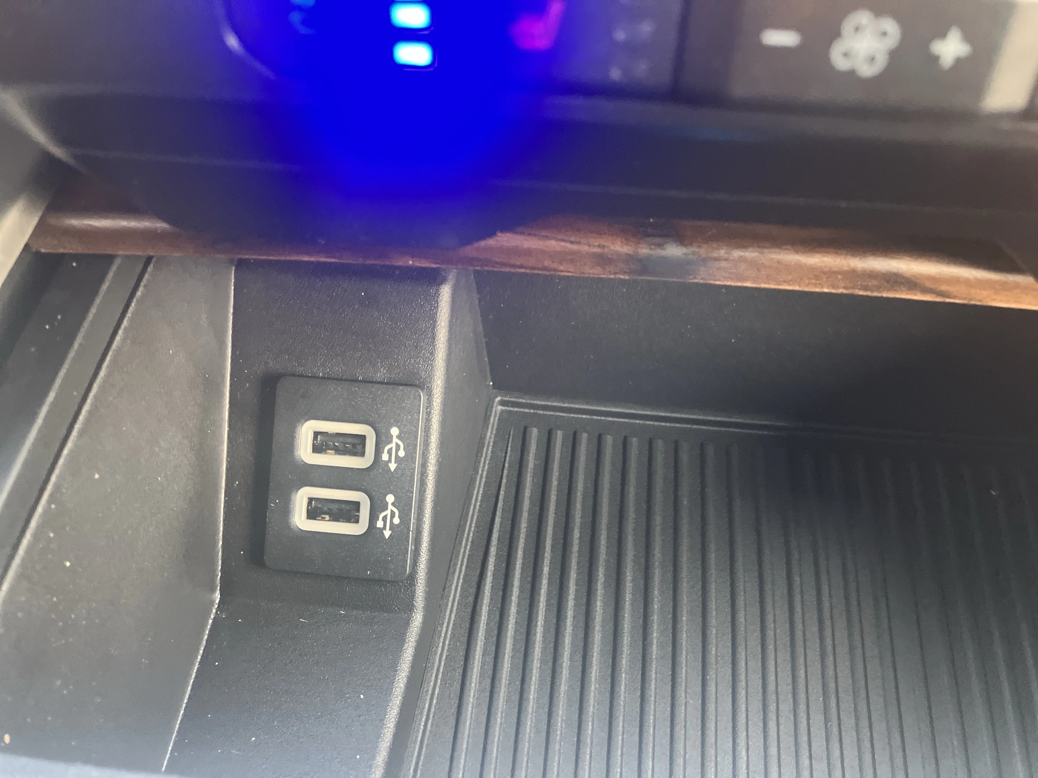 Used 2019 Red Ford LARIAT image 30