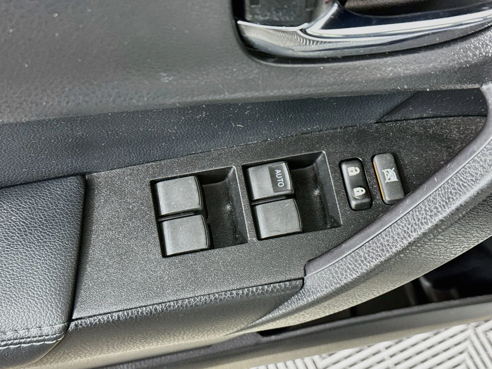 Certified Used 2019 White Toyota XLE image 18