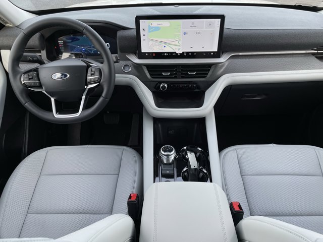 New 2026 Star White Metallic Tri-Coat Ford Platinum™ image 18