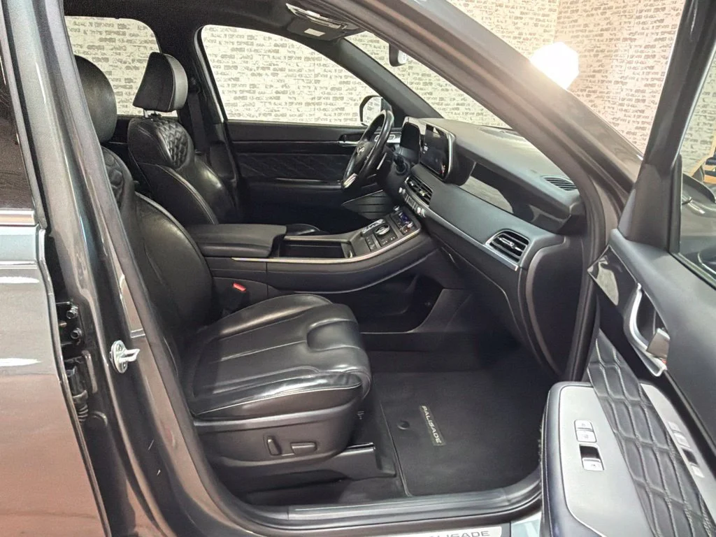Used 2020 Rainforest Hyundai Limited image 10