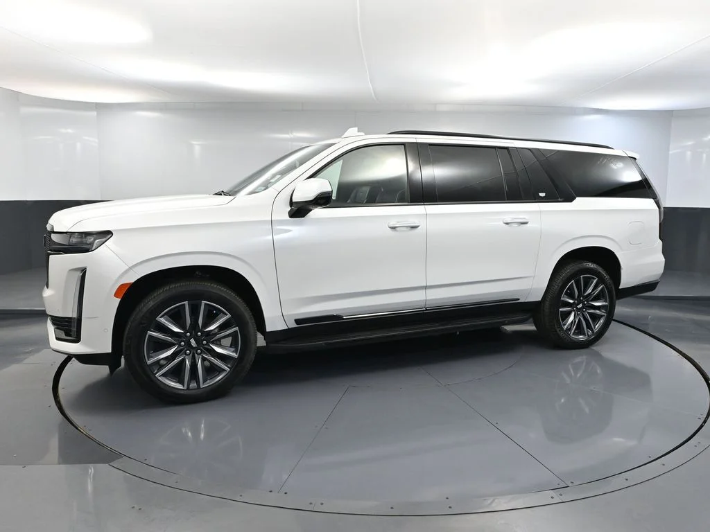 Used 2021 White Cadillac Sport image 12