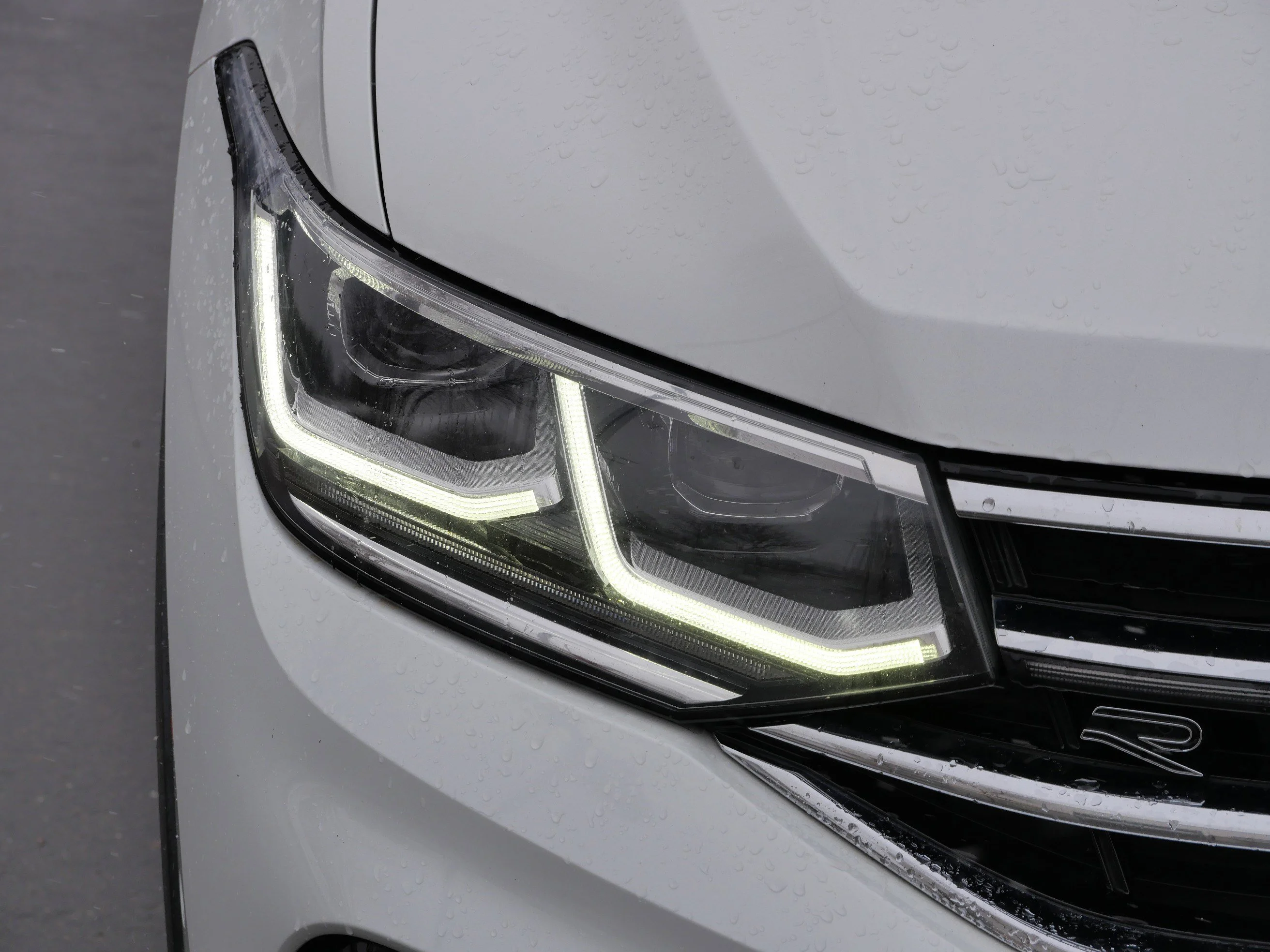 2022 Volkswagen Tiguan SEL R-LINE - Photo 16