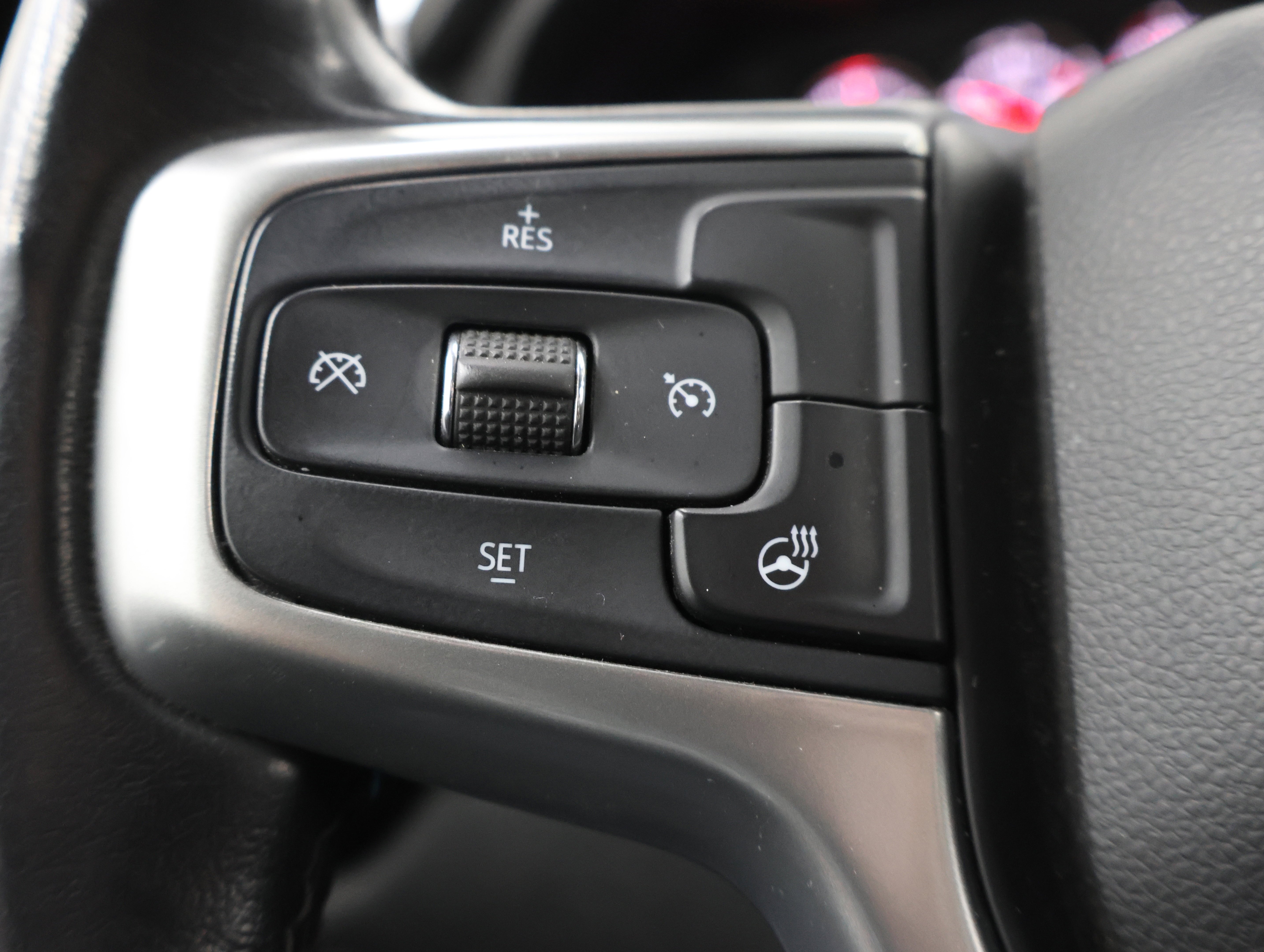 Used 2020 Silver Ice Metallic Chevrolet LTZ: CREW-SHORT-LTZ-Z71-DIESEL-4WD-NAV-HEAT/COOL SEATS-1 OWNER image 16