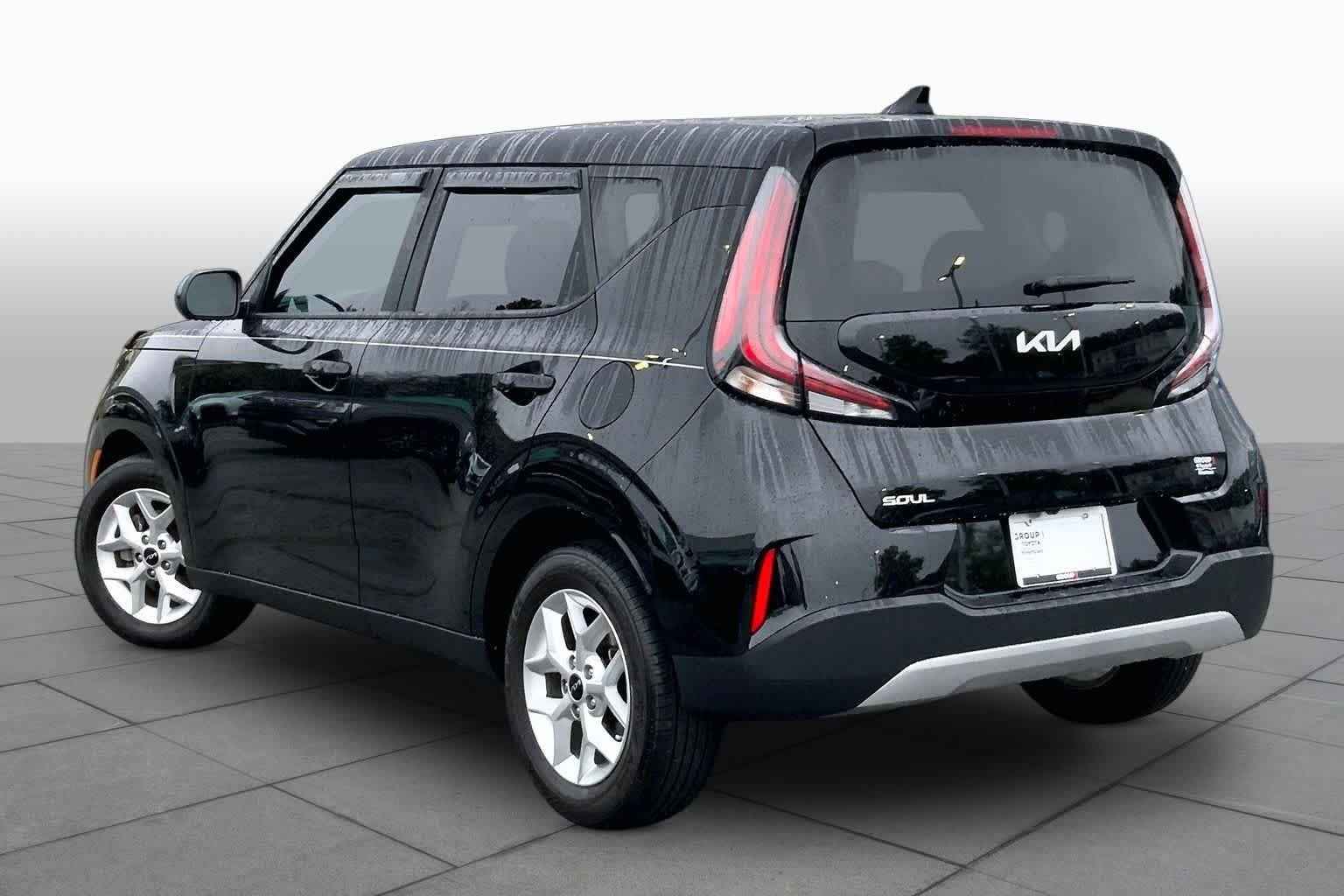 Used 2024 Fusion Black Kia LX image 12