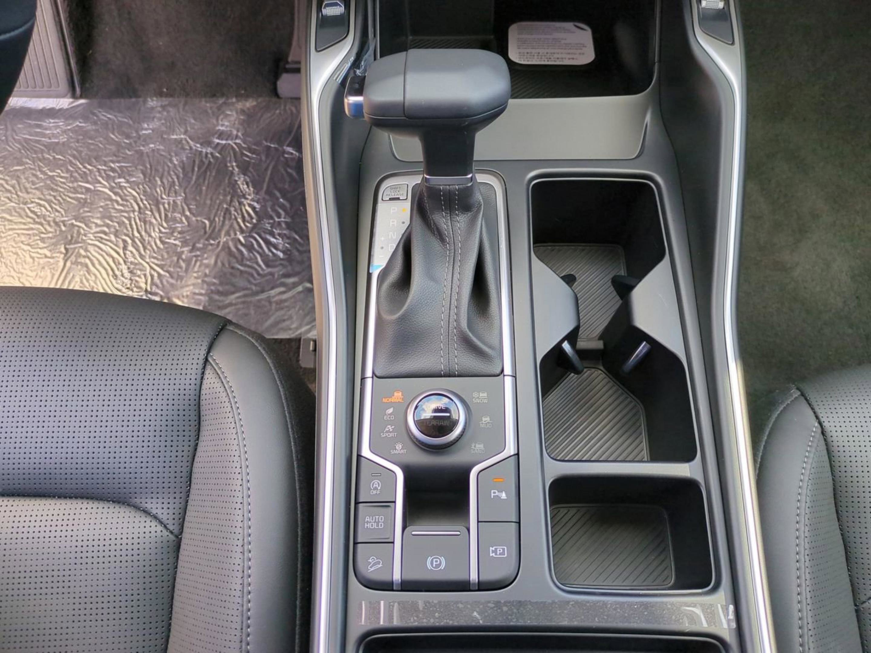 New 2026 Ivory Silver Kia EX image 23