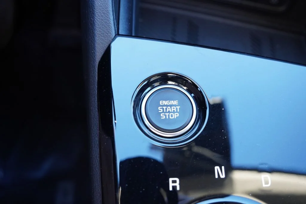 Used 2025 Snow White Pearl Kia EX image 30