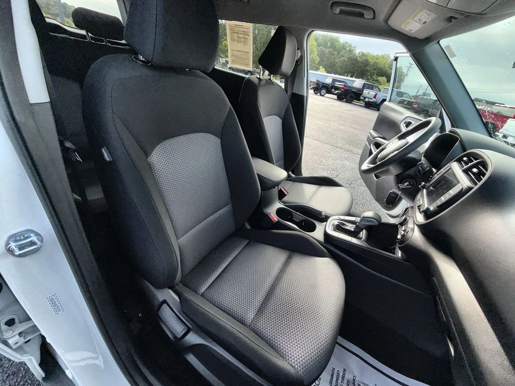Used 2025 White Kia LX image 26