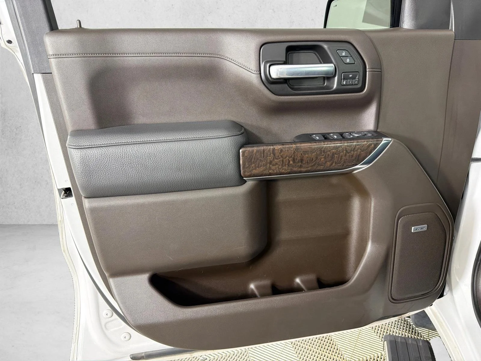 Used 2019 White GMC Denali image 12