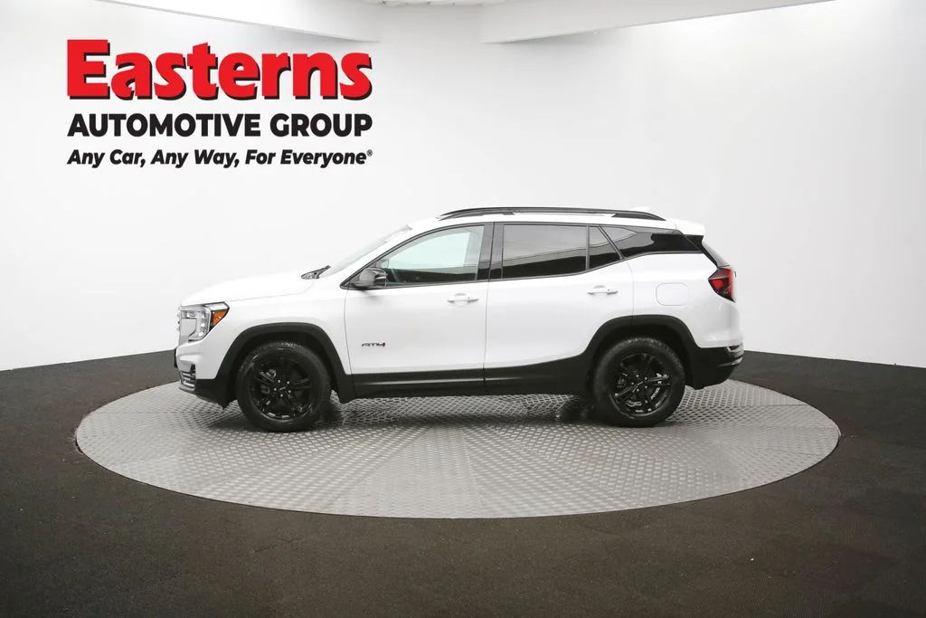 Used 2022 White GMC AT4 image 62