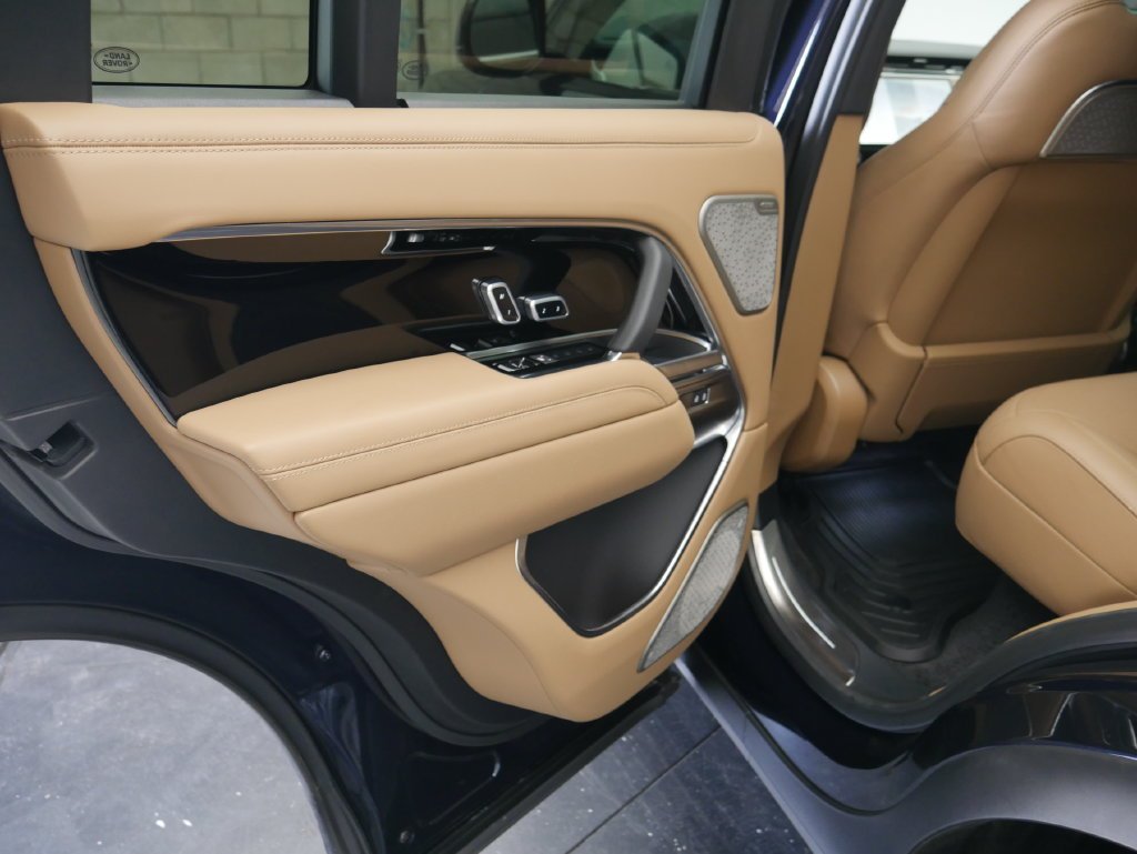 Used 2025  Land Rover Autobiography image 14