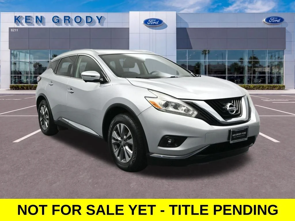 Used 2016 Silver Nissan SL image 1