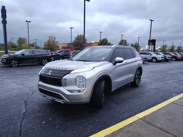 Used 2024 Silver Mitsubishi SEL image 3