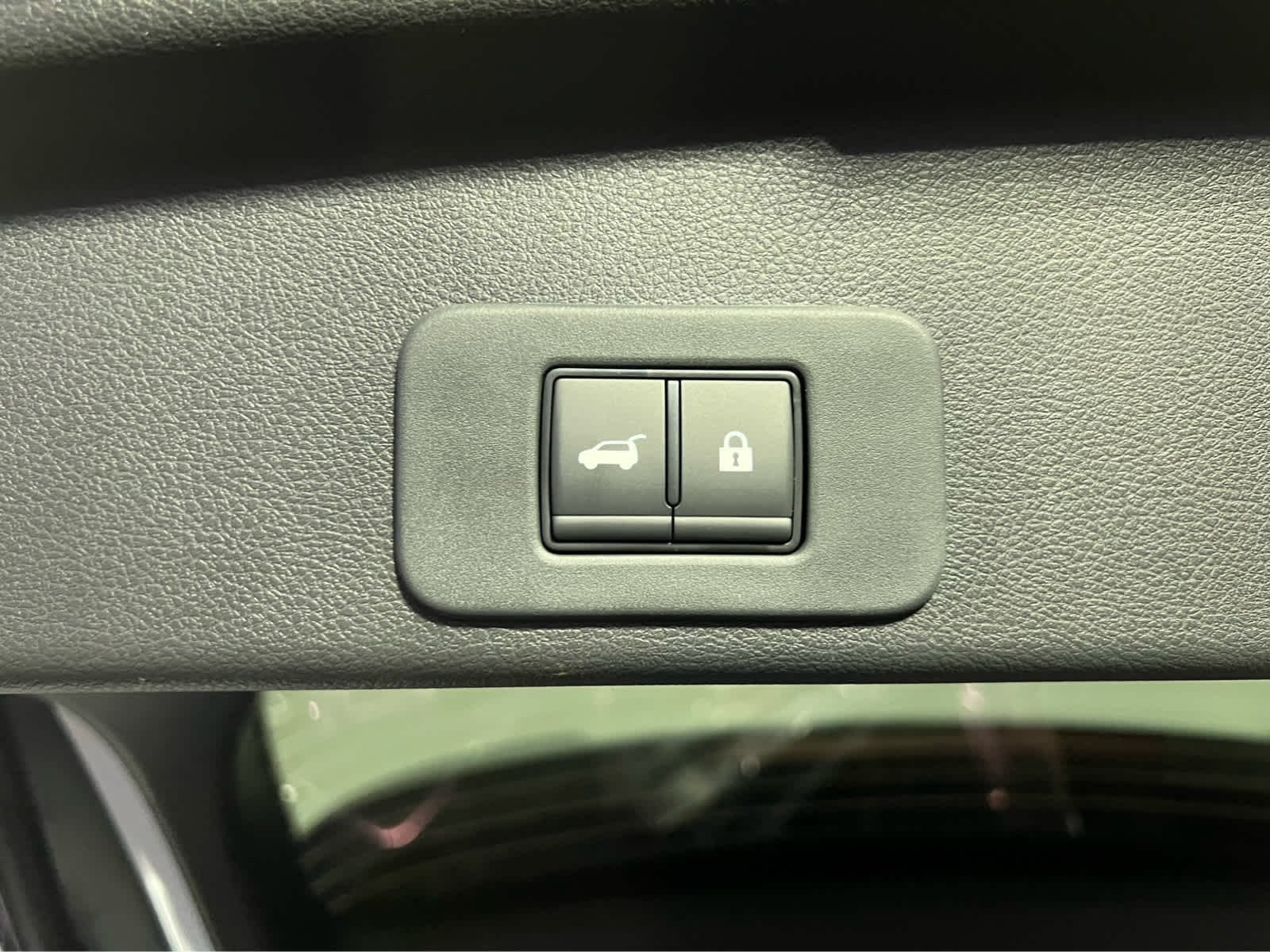 New 2026 Everest White Pearl TriCoat Nissan SL image 19