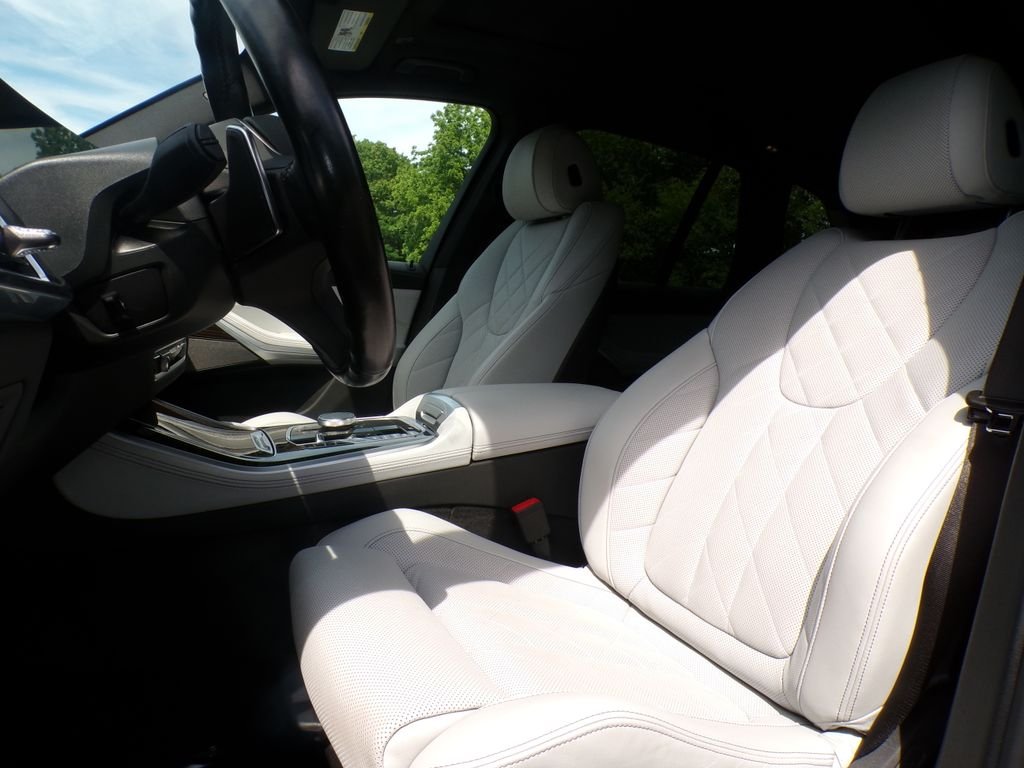 Certified Used 2024 Carbon Black Metallic BMW xDrive40i image 5