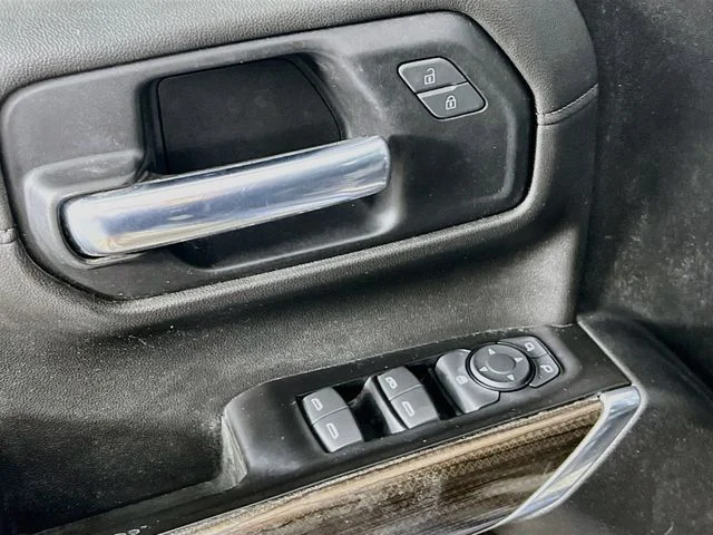 Used 2019 Blue Chevrolet RST image 9