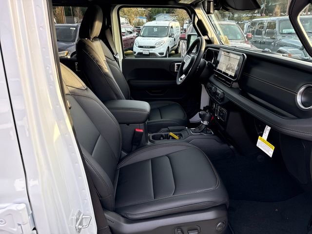 New 2026 Bright White Clear-Coat Exterior Paint Jeep Sahara image 9
