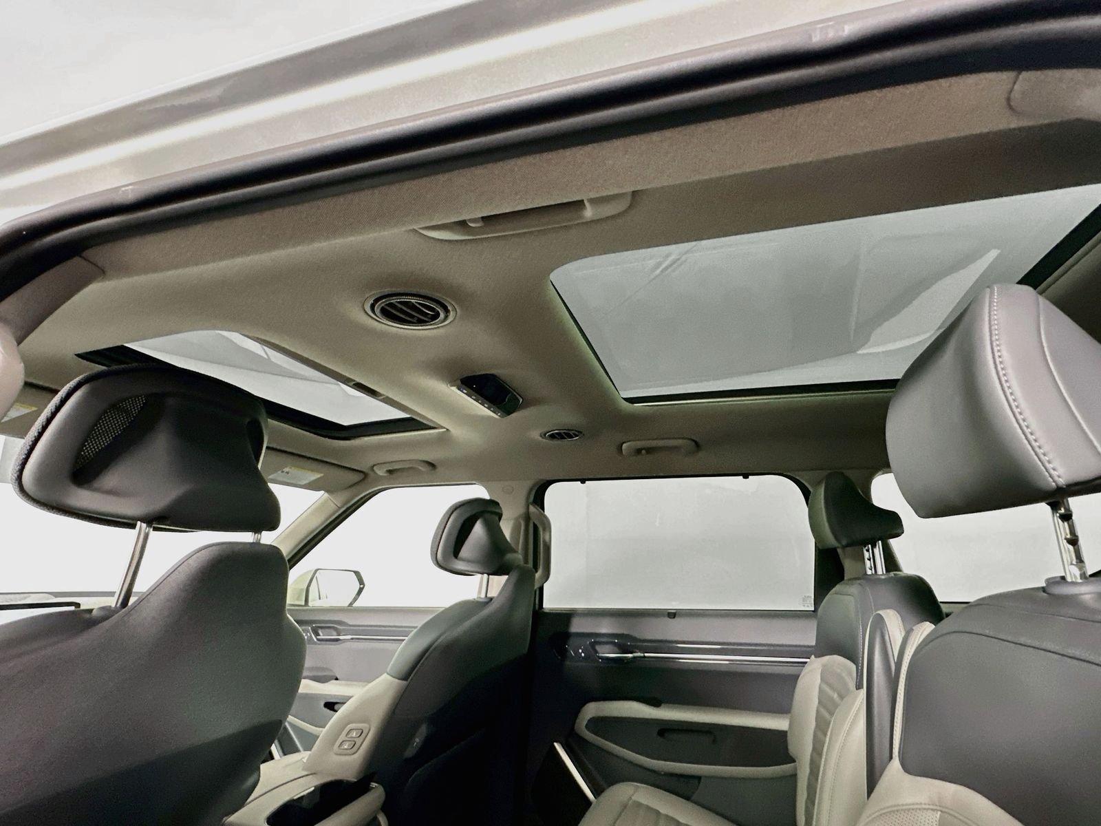 Used 2024 Ivory Silver Kia Land image 23