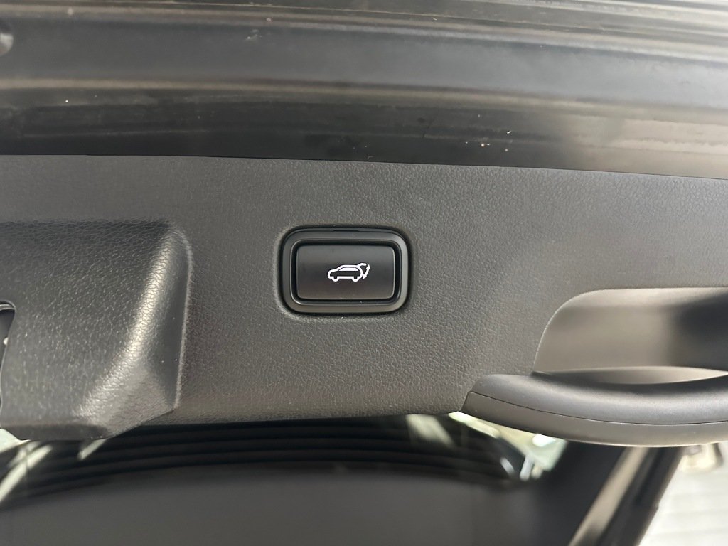 Used 2023 Black Kia X-Line image 22