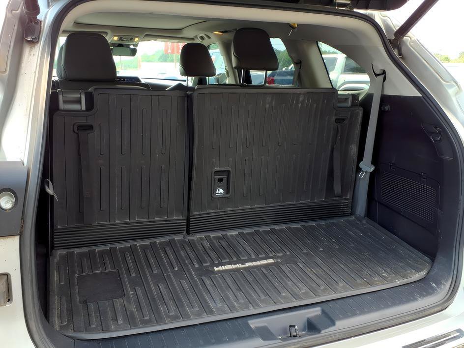 Used 2022 Celestial Silver Metallic Toyota Platinum image 11