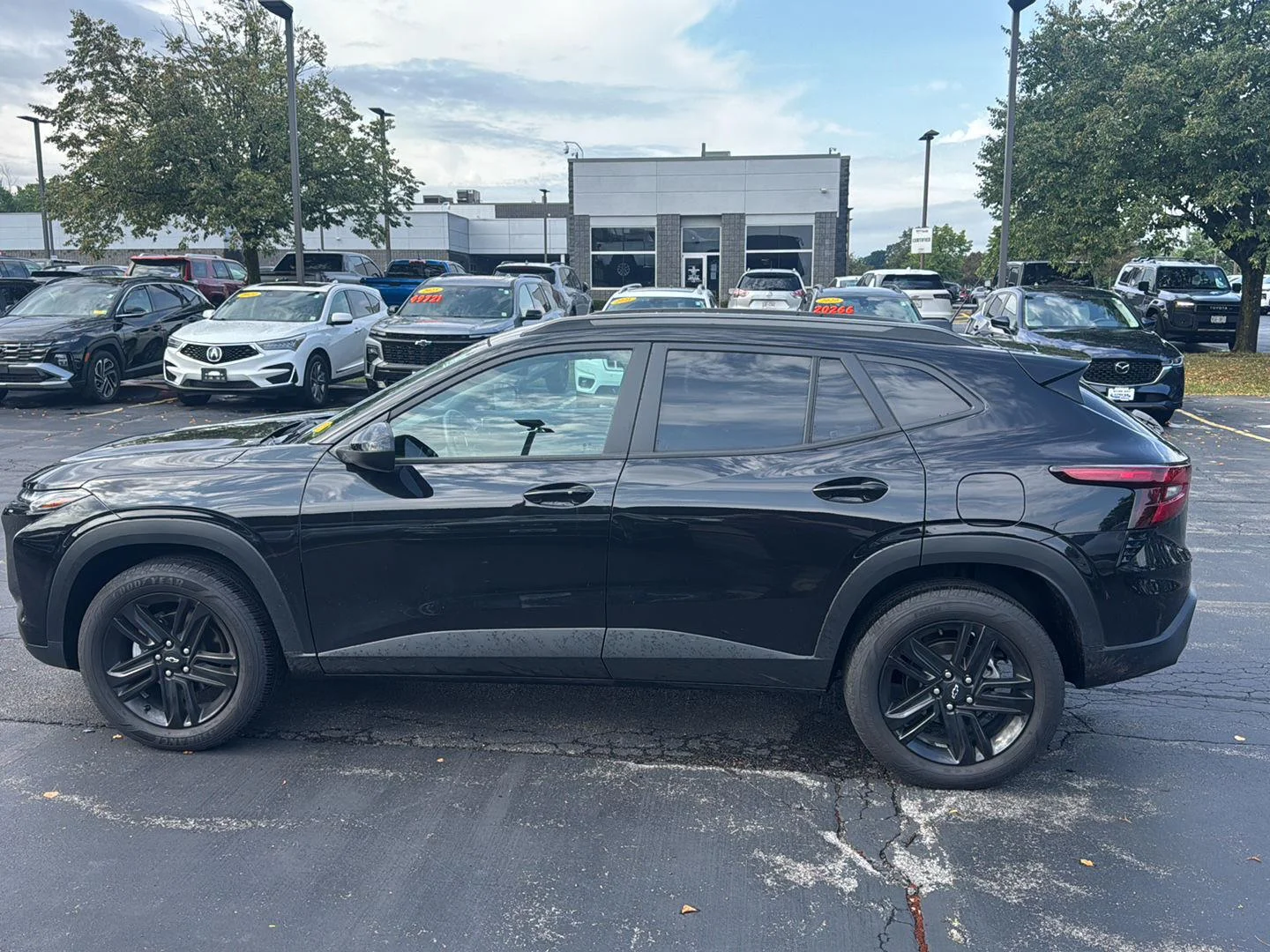 Used 2025 Mosaic Black Metallic Chevrolet ACTIV image 4