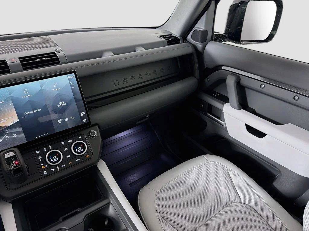 New 2026 Carpathian Grey Land Rover X-Dynamic SE image 25
