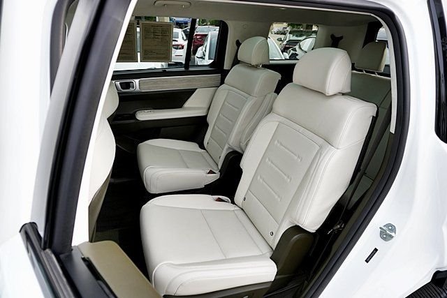 Used 2025 White Hyundai Calligraphy image 22