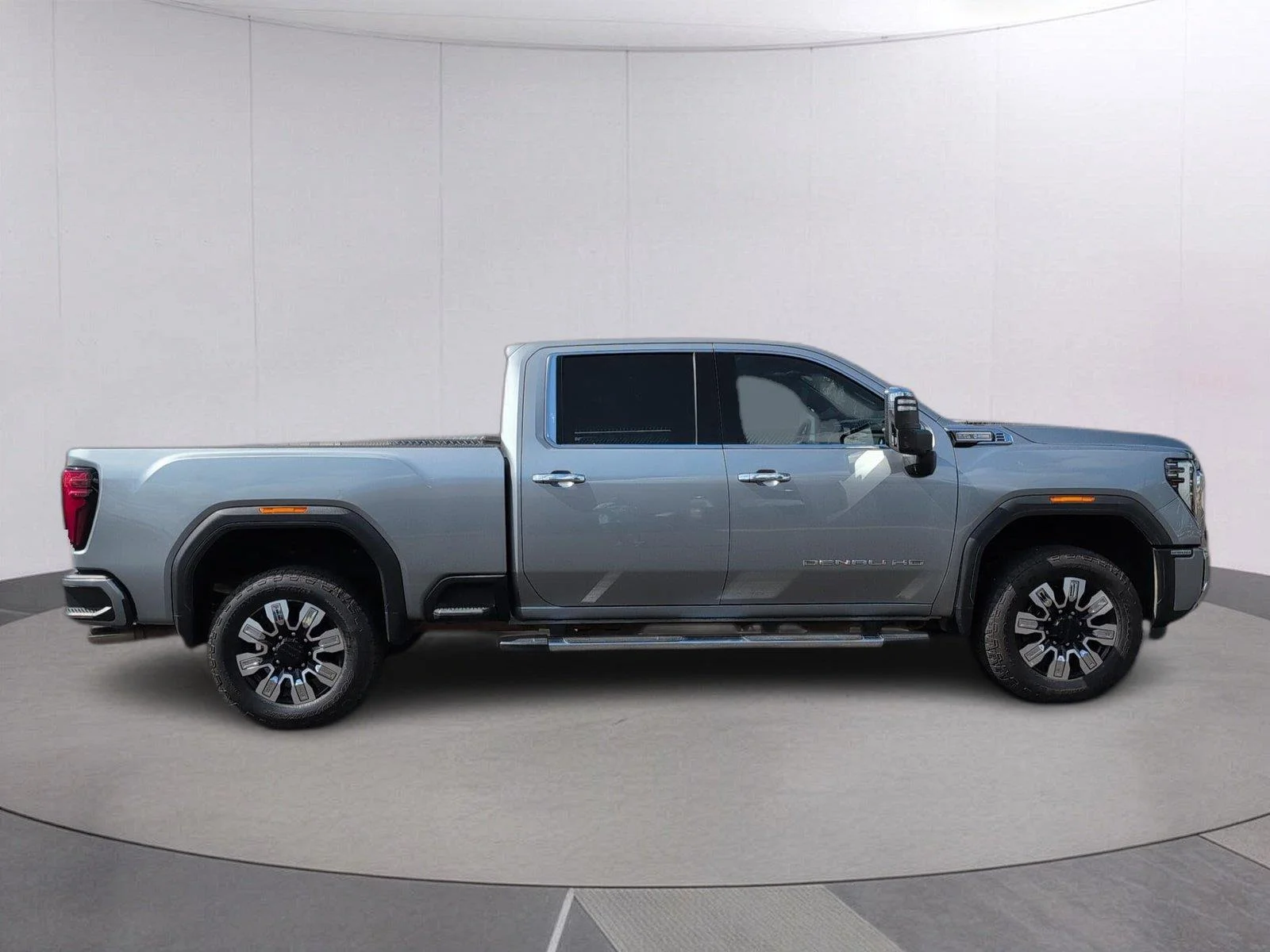 Used 2025 Sterling Metallic GMC Denali image 6