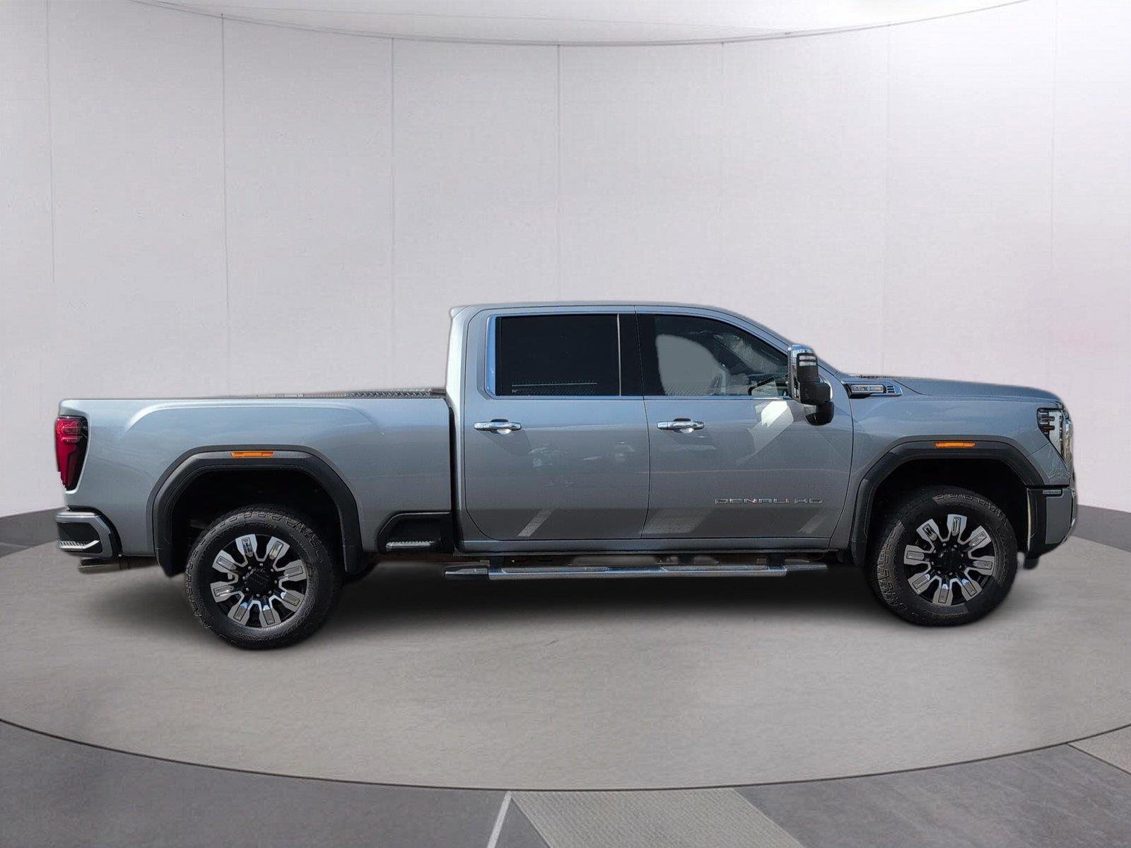 Used 2025 Sterling Metallic GMC Denali image 6