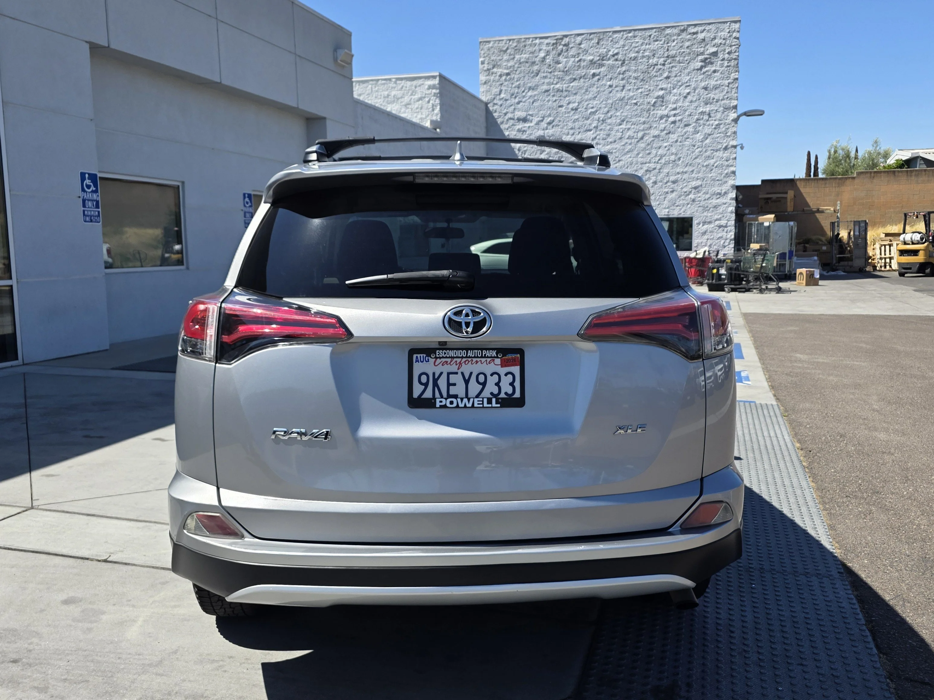 Used 2016 Silver Sky Metallic Toyota XLE image 5