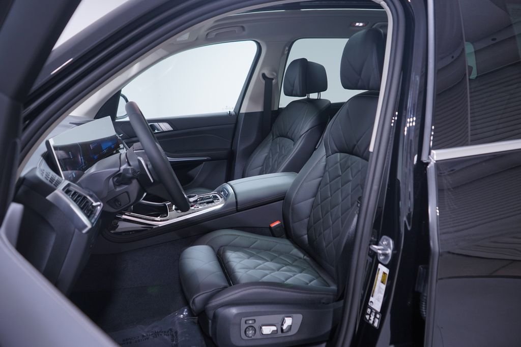 Used 2026 Black Sapphire Metallic BMW xDrive40i image 7